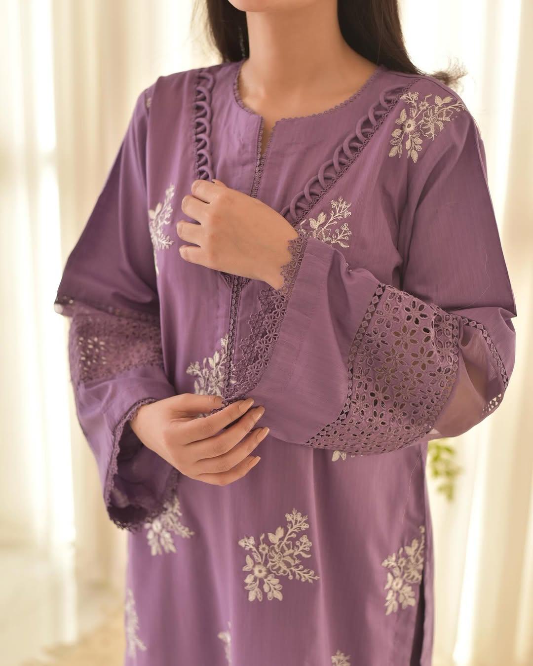 Hooriya Purple Lawn Emb 3pc